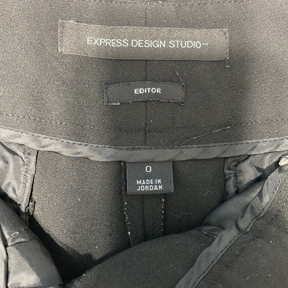 Express Shorts - Picture 3 of 4